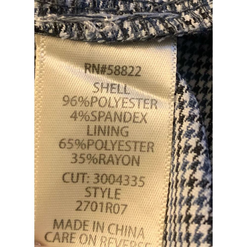 Max Studio Shorts - Picture 6 of 6